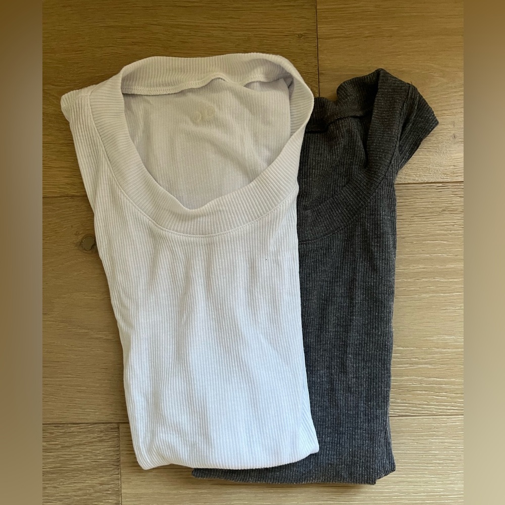 Two Alo Yoga ribbed tank tops size small